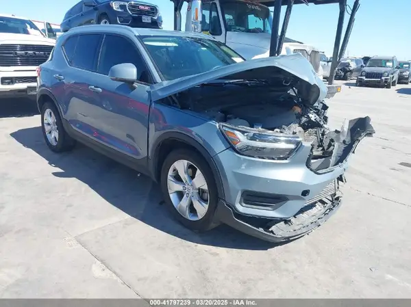 YV4162UK1N2785311 2022 VOLVO XC40 - Image 1