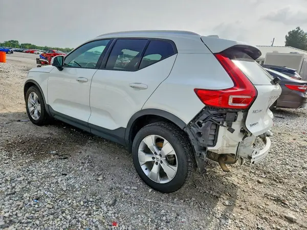 YV4162UK2K2123314 2019 VOLVO XC40 - Image 2