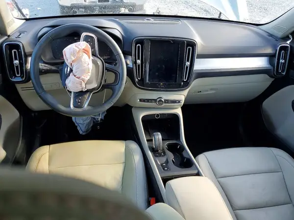 YV4162UK2K2127203 2019 VOLVO XC40 - Image 8