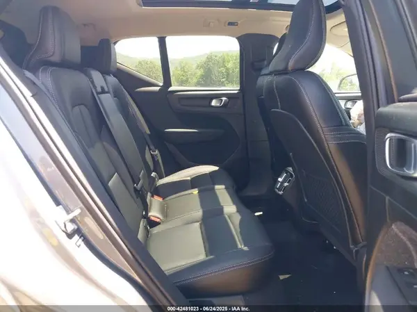 YV4162UK2K2147208 2019 VOLVO XC40 - Image 8