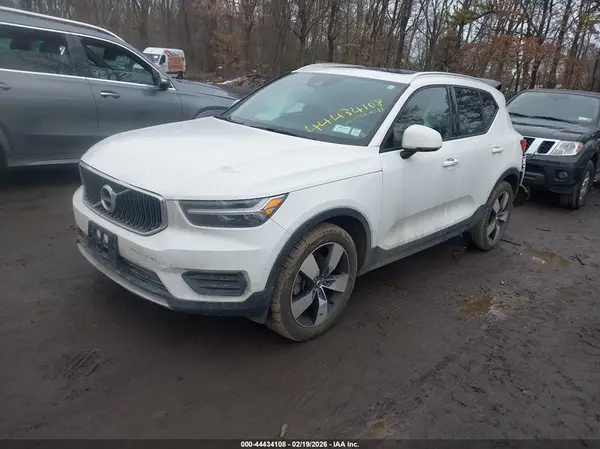 YV4162UK2L2174880 2020 VOLVO XC40 - Image 2