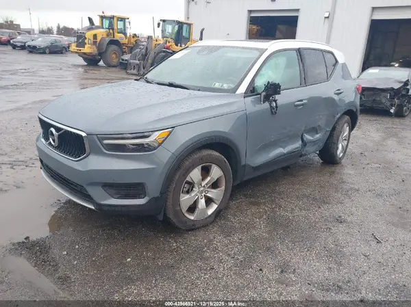 YV4162UK2L2195549 2020 VOLVO XC40 - Image 2