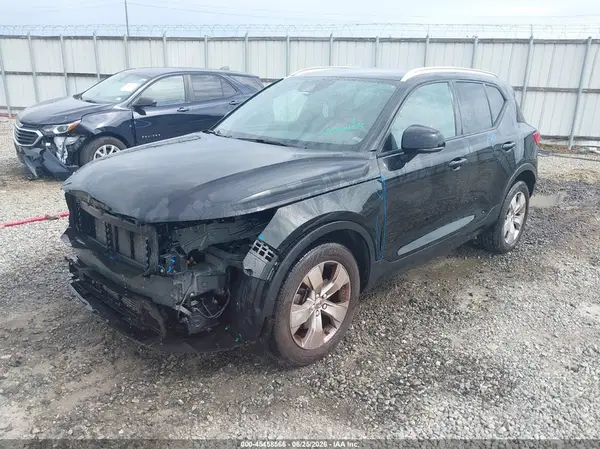 YV4162UK2L2203049 2020 VOLVO XC40 - Image 2