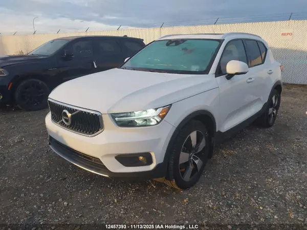 YV4162UK2L2245883 2020 VOLVO XC40 - Image 2
