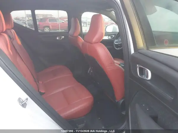 YV4162UK2L2245883 2020 VOLVO XC40 - Image 8