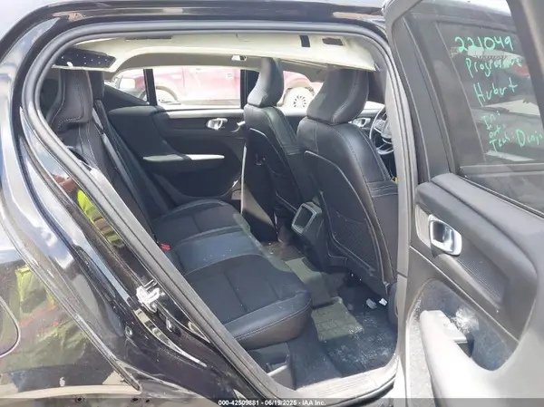 YV4162UK2L2260478 2020 VOLVO XC40 - Image 8