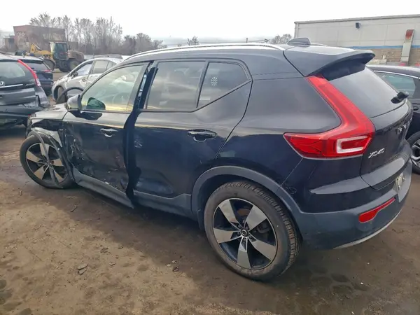 YV4162UK2L2298440 2020 VOLVO XC40 - Image 2