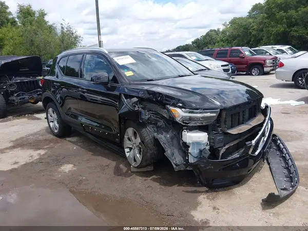 YV4162UK2L2323840 2020 VOLVO XC40 - Image 1