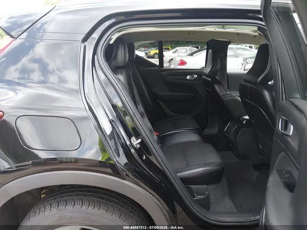 YV4162UK2L2323840 2020 VOLVO XC40 - Image 8