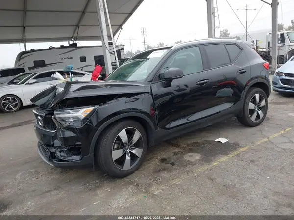 YV4162UK2L2325765 2020 VOLVO XC40 - Image 2
