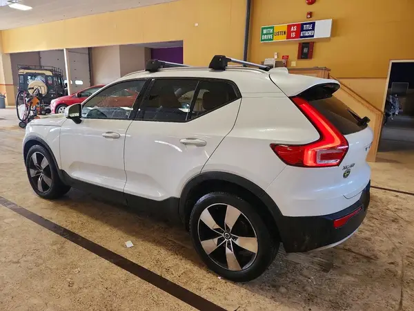 YV4162UK2M2403821 2021 VOLVO XC40 - Image 2