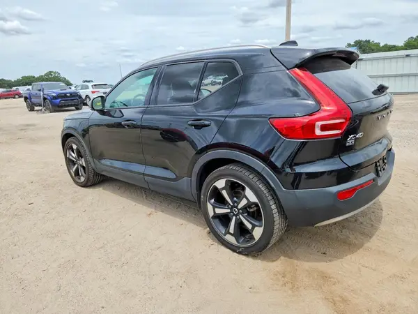 YV4162UK2M2407030 2021 VOLVO XC40 - Image 2