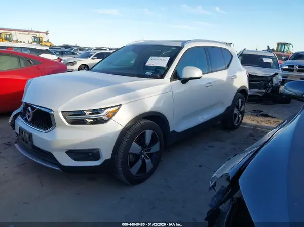 YV4162UK2M2421901 2021 VOLVO XC40 - Image 2