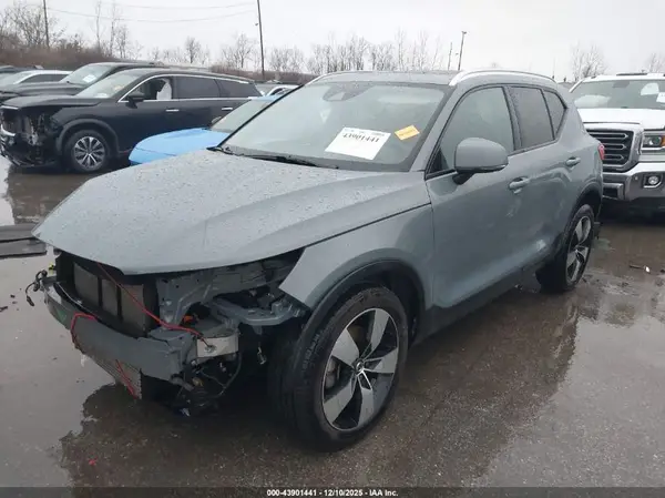 YV4162UK2M2427343 2021 VOLVO XC40 - Image 2