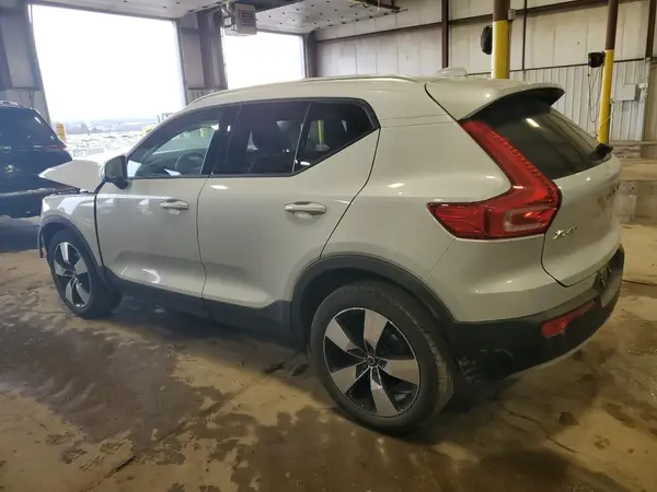 YV4162UK2M2452808 2021 VOLVO XC40 - Image 2