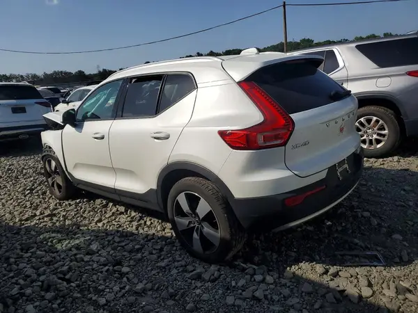 YV4162UK2M2465235 2021 VOLVO XC40 - Image 2