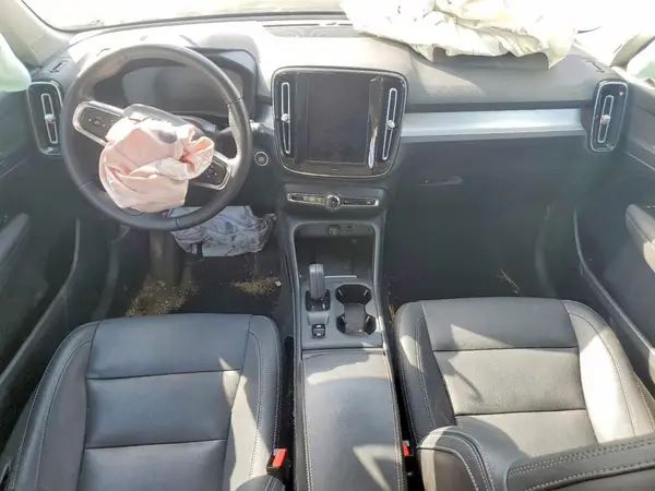 YV4162UK2M2465235 2021 VOLVO XC40 - Image 8
