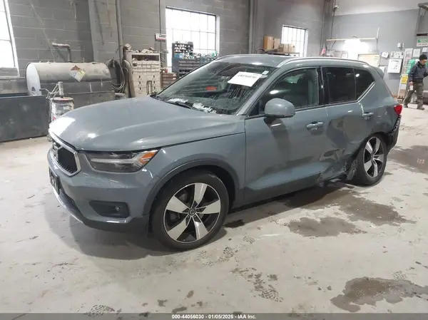 YV4162UK2M2481550 2021 VOLVO XC40 - Image 2