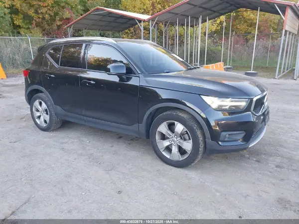 YV4162UK2M2496646 2021 VOLVO XC40 - Image 1