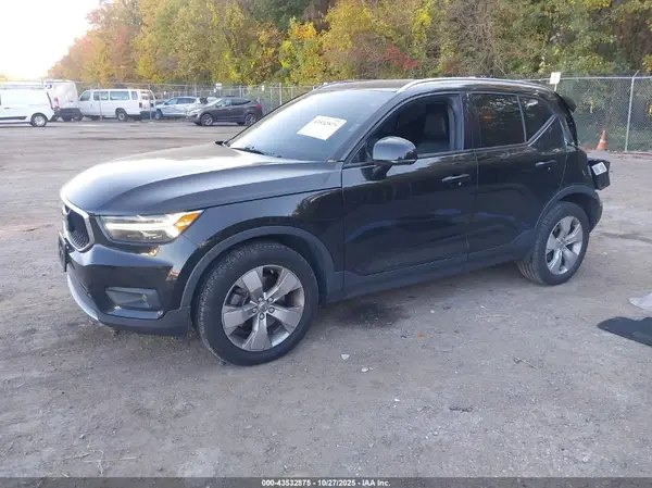YV4162UK2M2496646 2021 VOLVO XC40 - Image 2