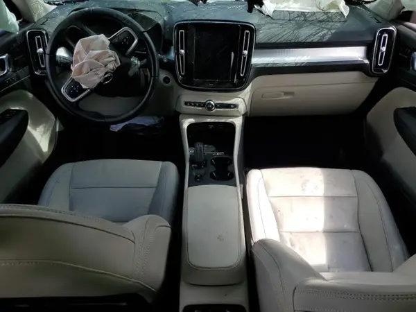 YV4162UK2M2543190 2021 VOLVO XC40 - Image 8