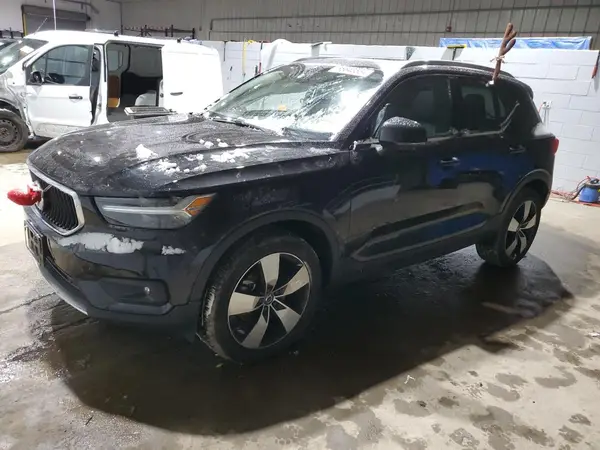 YV4162UK2M2562967 2021 VOLVO XC40 - Image 1