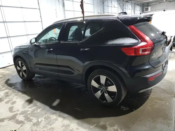 YV4162UK2M2562967 2021 VOLVO XC40 - Image 2