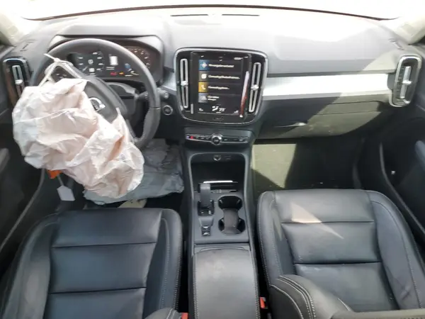 YV4162UK2M2600598 2021 VOLVO XC40 - Image 8