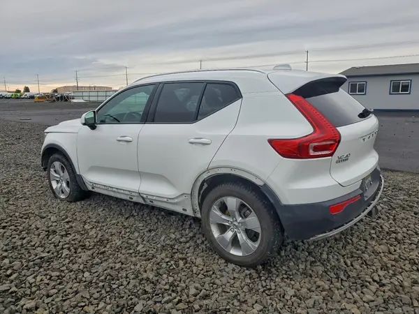 YV4162UK2N2643775 2022 VOLVO XC40 - Image 2