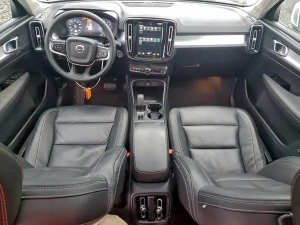 YV4162UK2N2643775 2022 VOLVO XC40 - Image 8