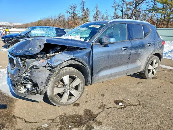 YV4162UK2N2734822 2022 VOLVO XC40 - Image 1