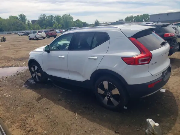 YV4162UK3K2069926 2019 VOLVO XC40 - Image 2