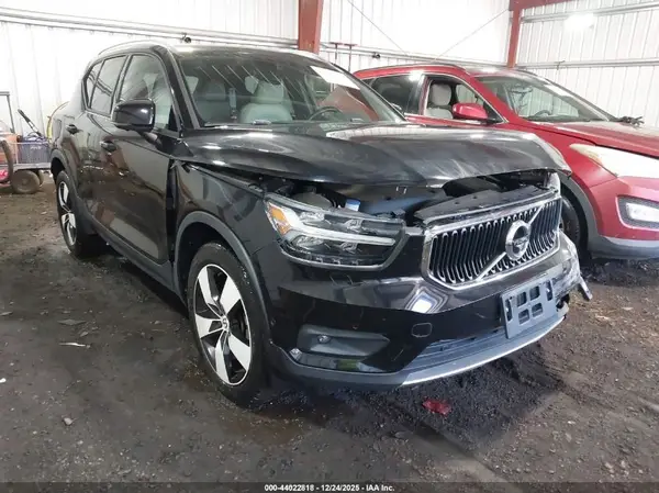 YV4162UK3K2129719 2019 VOLVO XC40 - Image 1