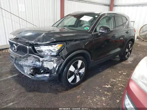 YV4162UK3K2129719 2019 VOLVO XC40 - Image 2