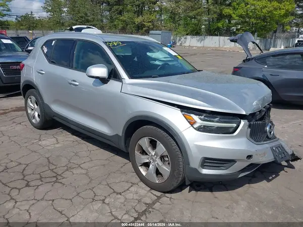 YV4162UK3K2146066 2019 VOLVO XC40 - Image 1