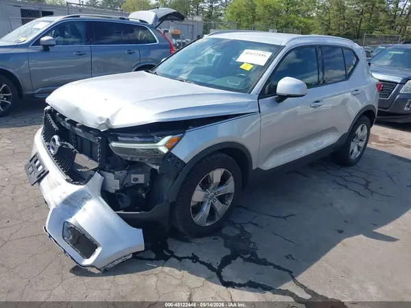YV4162UK3K2146066 2019 VOLVO XC40 - Image 2