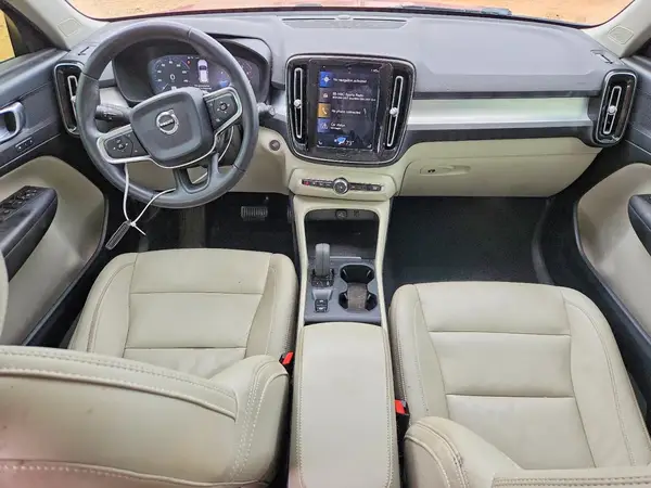 YV4162UK3K2154104 2019 VOLVO XC40 - Image 8