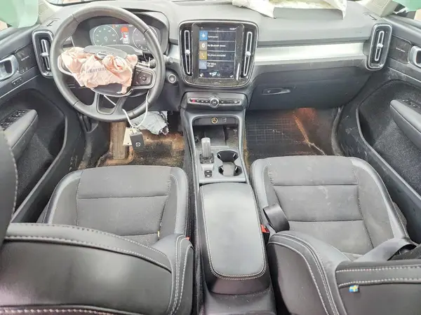 YV4162UK3L2255306 2020 VOLVO XC40 - Image 8