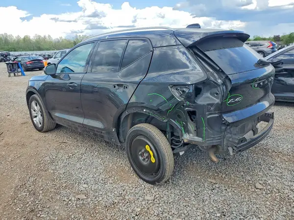 YV4162UK3L2264104 2020 VOLVO XC40 - Image 2