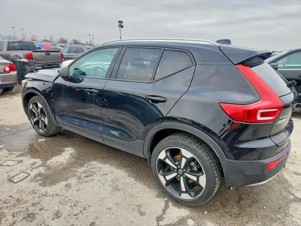 YV4162UK3L2277080 2020 VOLVO XC40 - Image 2