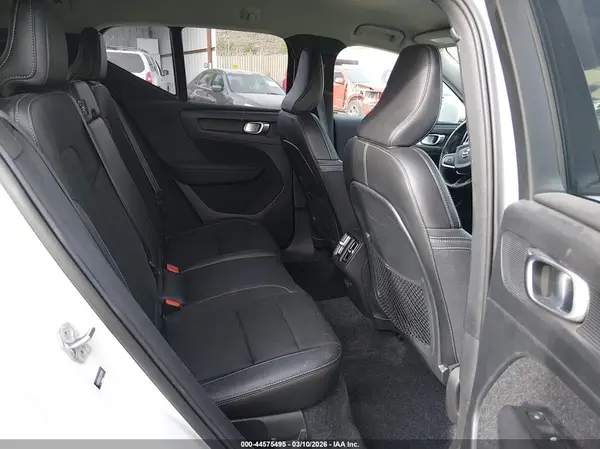 YV4162UK3L2310398 2020 VOLVO XC40 - Image 8