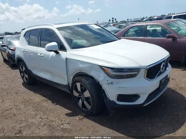 YV4162UK3L2346222 2020 VOLVO XC40 - Image 1