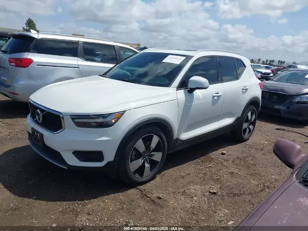 YV4162UK3L2346222 2020 VOLVO XC40 - Image 2