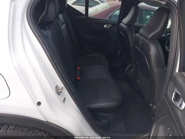YV4162UK3L2346222 2020 VOLVO XC40 - Image 8