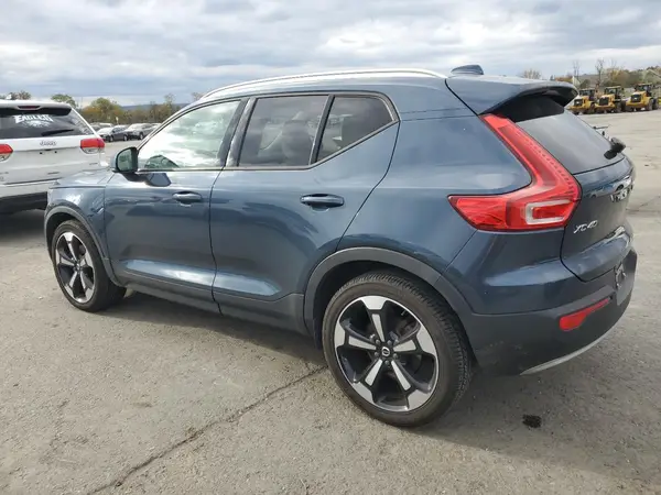 YV4162UK3M2421566 2021 VOLVO XC40 - Image 2