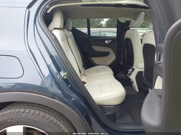 YV4162UK3M2423754 2021 VOLVO XC40 - Image 8