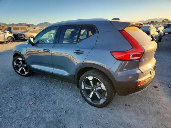 YV4162UK3M2450792 2021 VOLVO XC40 - Image 2