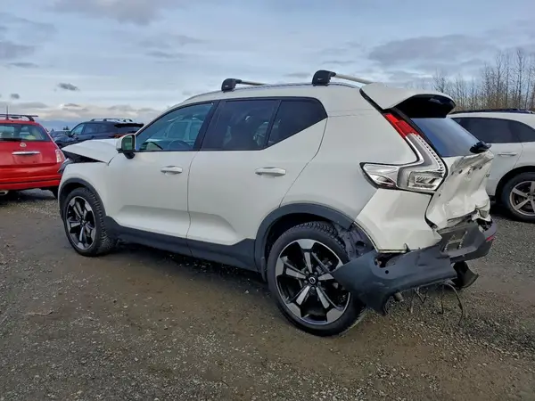 YV4162UK3M2452624 2021 VOLVO XC40 - Image 2