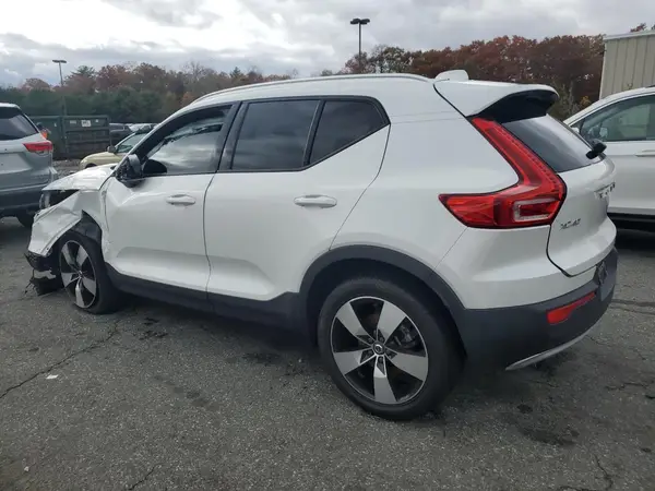 YV4162UK3M2574710 2021 VOLVO XC40 - Image 2