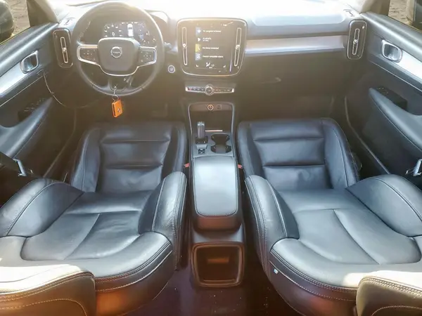 YV4162UK3M2597842 2021 VOLVO XC40 - Image 8